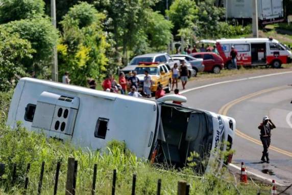 O motorista, Jéferson Padilha da Silva, ouvido na terça-feira, disse que não abusava da velocidade quando coleitvo tombou na ERS-030