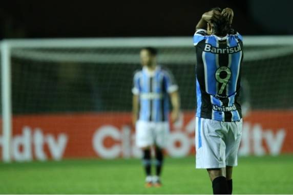 Time de Felipão levou dois gols no primeiro tempo e descontou com Luan na segunda etapa