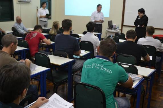 Além das cinco turmas que já iniciaram as 

formações, estão previstas as pós-graduações em Fitossanidade e em Extensão Rural