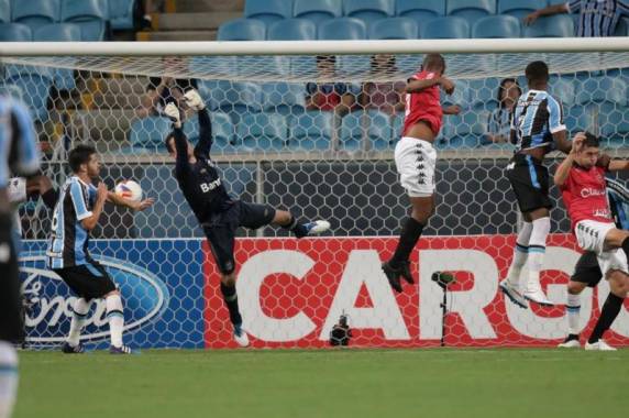 Com fraca atuação coletiva, time de Felipão sofreu 

a primeira derrota da temporada na Arena