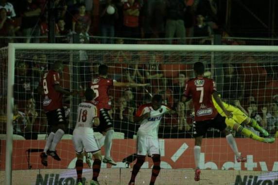 Xavante perdia por 2 a 0 até os acréscimos do segundo tempo, quando Nena descontou