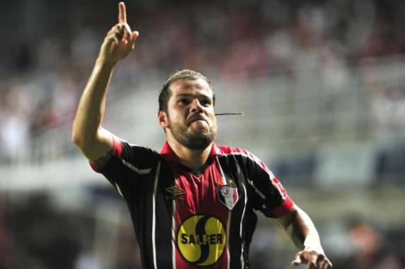 Tiago 

Luís marca, JEC vence primeiro clássico do ano e Figueirense perde a liderança