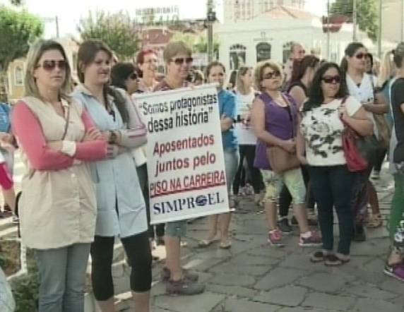 Categoria, com mais de 1,5 mil professores, solicita reajustes salariais