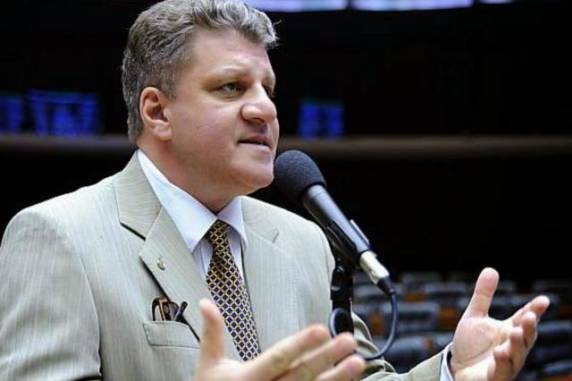 Advogado de deputado nega envolvimento do parlamentar 

com supostos desvios na estatal