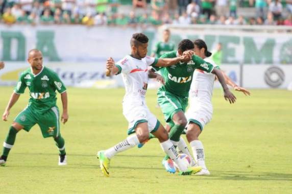 Verdão do Oeste ainda teve pênalti desperdiçado e duas bolas na trave