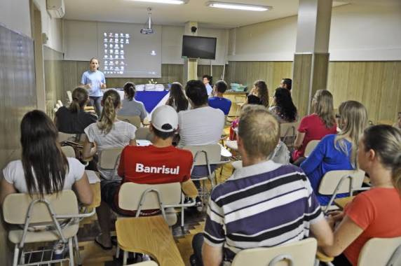 No primeiro encontro os pais tiraram dúvidas 

sobre a gestação e a amamentação