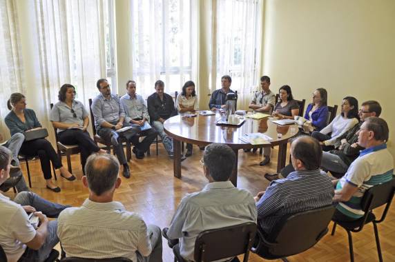 HSVP 

se reuniu com Municípios e 14ª CRS para buscar alternativas e evitar um colapso financeiro