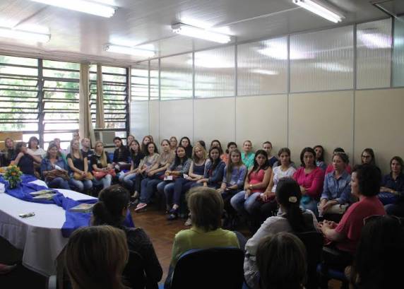 Professores, auxiliares, serventes e secretários trabalharão nas Escolas Municipais