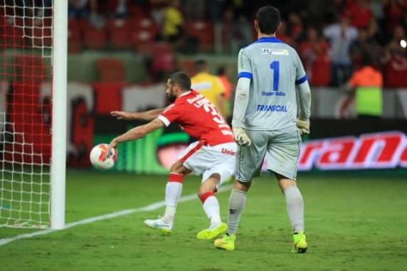 Colorado busca empate sofrido nos 90 minutos, com direito a dois pênaltis a favor e grande atuação de Lisandro López. Depois, faz 3 a 1 nas penalidades no Beira-Rio