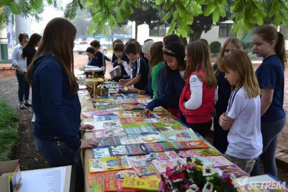 Sebo e Autor Presente celebram o Dia do Livro na Educação Básica. Atividades foram desenvolvidas com o objetivo de incentivar a leitura na escola