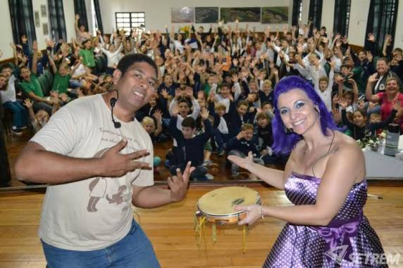 Sebo e Autor Presente celebram o Dia do Livro na Educação Básica. Atividades foram desenvolvidas com o objetivo de incentivar a leitura na escola
