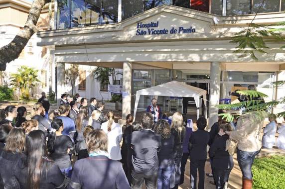 Em ato público, direção do hospital divulgou também o 

percentual de atendimentos que serão reduzidos em razão do não repasse de recursos