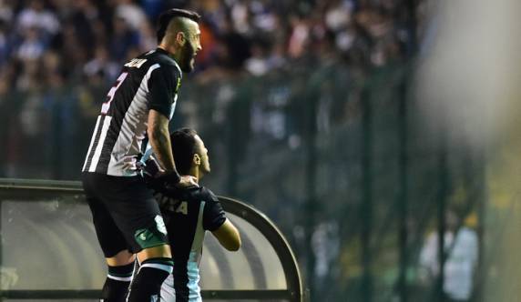 Figueirense faz 2 a 0 no Avaí e avança para a terceira fase 

da Copa do Brasil