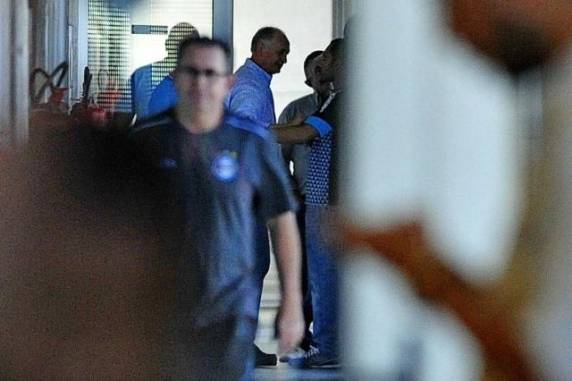 Presidente Romildo Bolzan confirmou saída do treinador em coletiva nesta terça