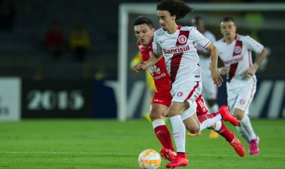 Colorado não repetiu boas atuações passadas, acabou acuado pelos colombianos no El Campíns e precisará vencer 

por 2 a 0 no Beira-Rio para chegar à semifinal