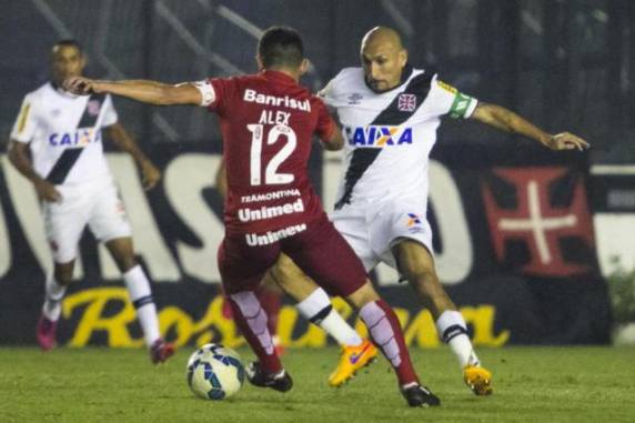 Inter saiu na frente com gol 

de Nilmar, mas time carioca empatou no segundo tempo