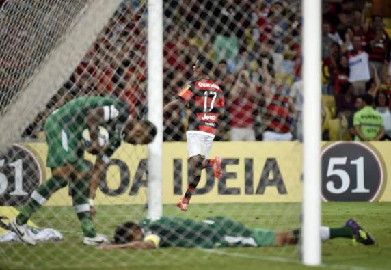 Fla vence a primeira e deixa a zona de rebaixamento: 1 a 0 na 

Chapecoense