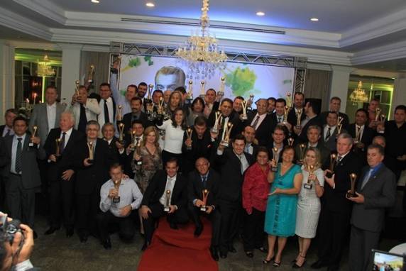 Gestores municipais de Mostardas e Estrela desembolsaram recursos dos cofres das prefeituras para receber as honrarias