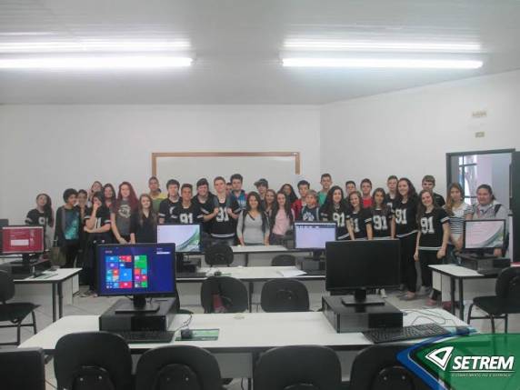 Grupos do 9º ano da Escola foram 

desafiados ao desenvolvimento de uma revista