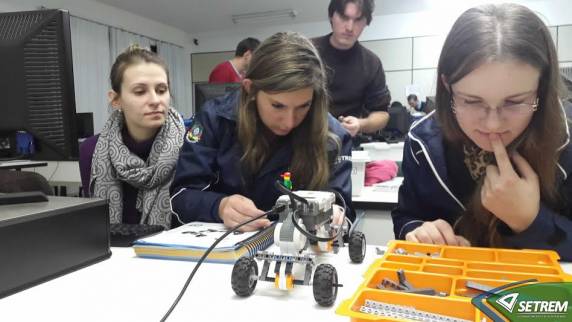 Montagem objetivou primeiro contato dos acadêmicos com a 

ferramenta e a aplicação de conceitos de lógica para o desenvolvimento das etapas propostas no projeto Noé do Eng