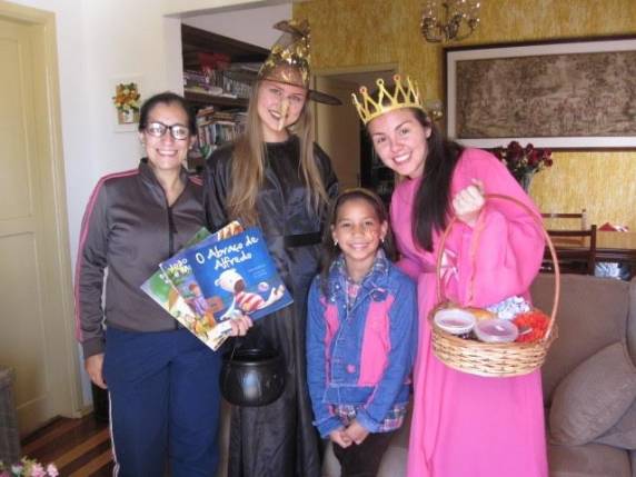 Contação de histórias em escola horizontinense integra projeto de pibidianas que promove a aprendizagem de todos os alunos e tem o apoio das famílias, que agendam 

a visita das acadêmicas