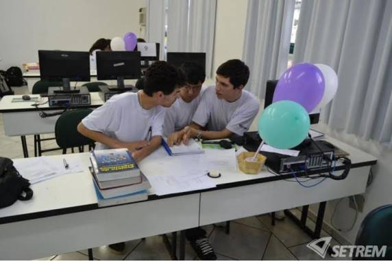 Competição promove nos alunos a criatividade, a capacidade de trabalho em equipe, a busca de novas soluções de 

software e a habilidade de resolver problemas sob pressão