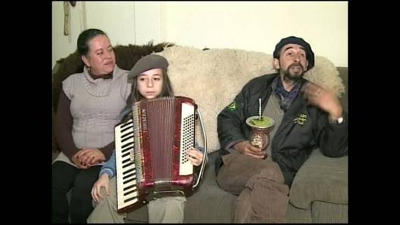 Bryan Mattos, aprendeu a tocar o instrumento sozinho e já compôs 

músicas