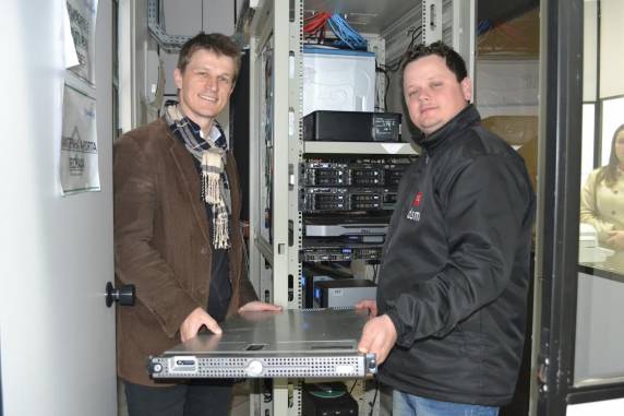 Empresa participante do Makeover fez a entrega do equipamento nesta semana ao coordenador do Centro 

de Tecnologia da Informação Edinei Steffen