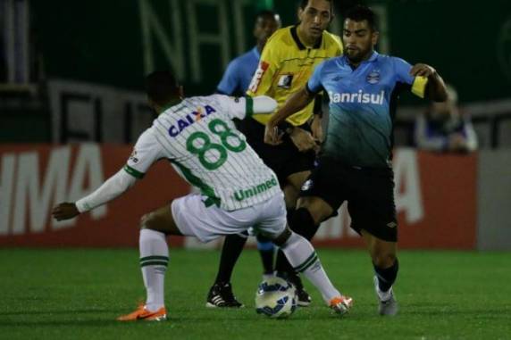 Equipe de Roger foi derrotada com gol de Bruno Rangel na Arena 

Condá