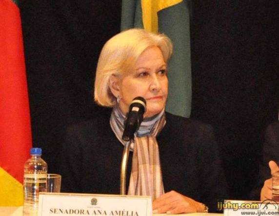 Ao chegar no campus da Unijuí para a audiência pública, a senadora 

repudiou a escolha do MEC pela universidade Estácio