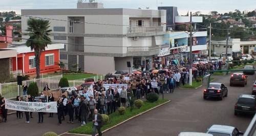 Servidores estão com seus 

salários atrasados a mais de 45 dias