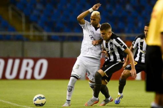 Marcão fez aos 46 minutos do segundo tempo o gol da classificação do 

Furacão