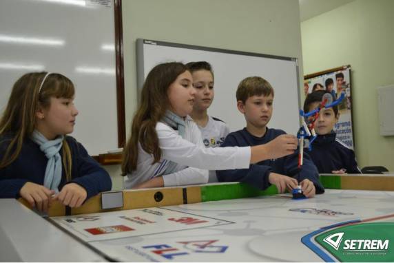 Tarefa relacionou a montagem com a alimentação saudável, enfocando na 

questão do equilíbrio da alimentação