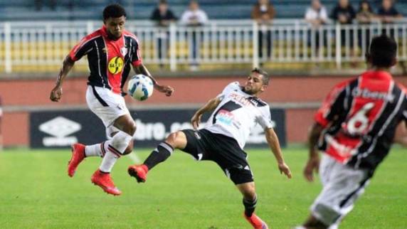 JEC 

para na trave e empata com a Ponte, que acumula o quinto jogo sem vencer