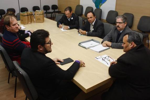 Coordenador da Extensão, Valsenio Gaelzer representou a 

SETREM na comitiva que esteve reunida com Luís Alcoba de Freitas