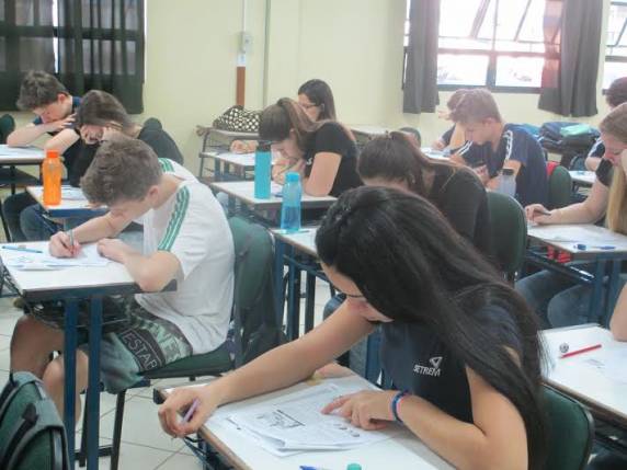 41 estudantes responderam as 20 questões da prova que teve 

a coordenação da professora Eva Rita Crestani