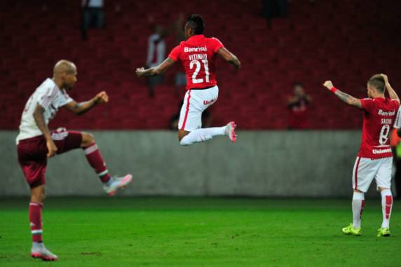 Sob o comando do 

técnico interino, Odair Hellmann, centroavante entrou no segundo tempo e marcou aos 37 minutos