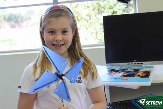 Turma do 3º ano do Ensino Fundamental fez descrições e comparações entre tipos de geradores de cataventos