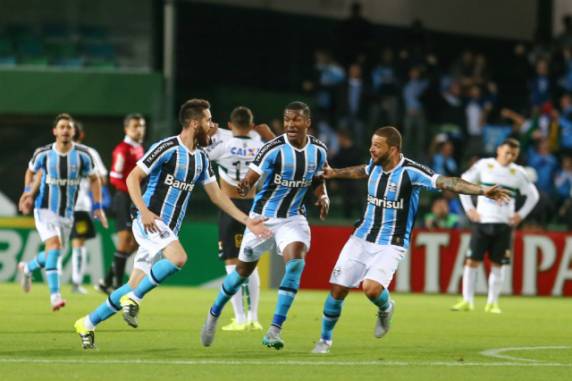 Com o 1 a 0 sobre os paranaenses, time de Roger Machado conquista sua quarta 

vitória consecutiva