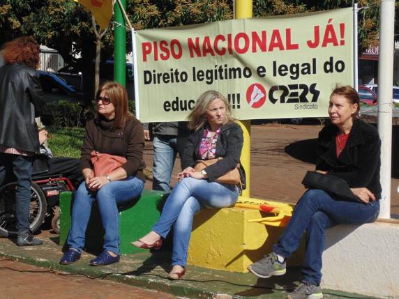 Professores estão mobilizados e se preparam para um grande ato dia 31 de agosto e Porto Alegre