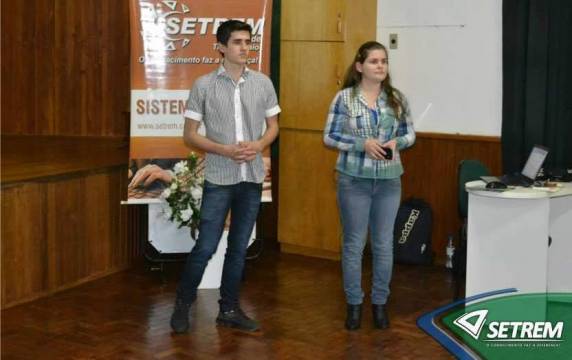 Ambiente da Internet das Coisas, IoT, não traz somente benefícios às pessoas, mas também 

está diretamente relacionado a direitos fundamentais, dentre eles a privacidade e a segurança