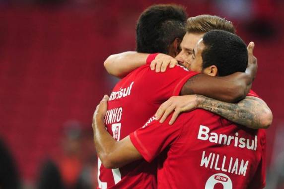 Ernando, Sasha, Lisandro López (duas vezes), Valdívia e Nilton marcaram para o time de Argel