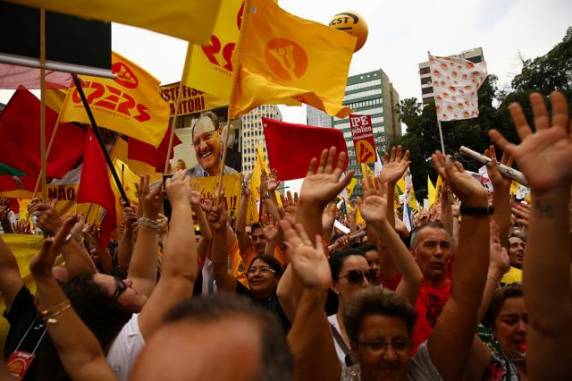 Reunião do Cpers, em Porto Alegre, definiu 

manutenção da mobilização. Restante das categorias deve decidir rumos da greve nesta quinta