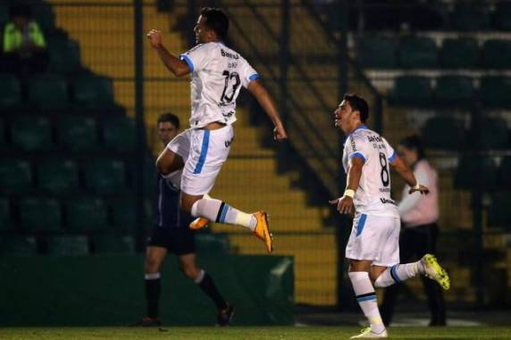 Bobô e Pedro Rocha marcaram os gols que levaram o Tricolor a 41 pontos, apenas um atrás do Galo na briga pela vice-liderança