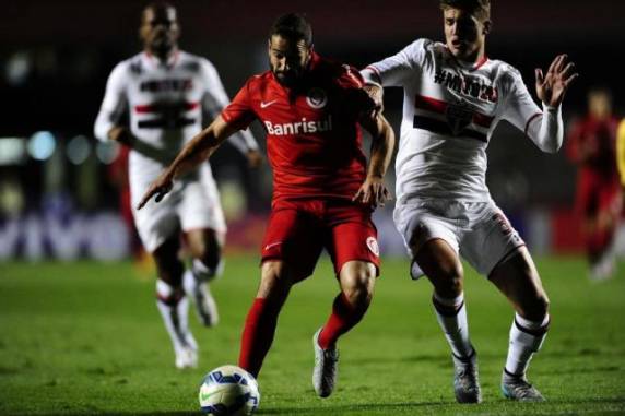 Gols do time de Osorio 

foram de Rogério e Michel Bastos