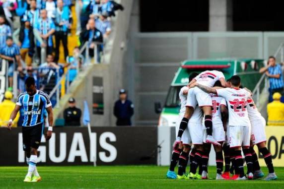 Alexandre Pato e Rogério marcaram os gols da equipe de Juan Carlos Osorio