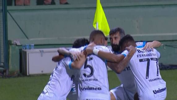 Douglas e Luan marcaram os 

gols da vitória tricolor no Couto Pereira