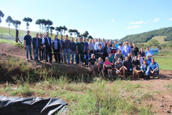 Giovani Kolling palestrou sobre a Síndrome do Leite Anormal e Leite Instável Não Ácido apresentando dados sobre o panorama da 

cadeia produtiva do Brasil, em evento promovido pela Cooperativa Santa Clara