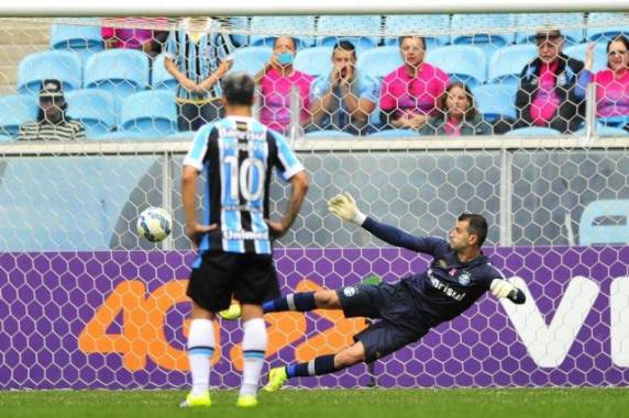Derrota pelo placar de 3 a 2 mantém Tricolor com 56 pontos