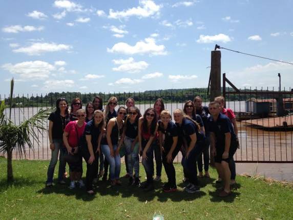 Visita a Porto Mauá objetivou aperfeiçoar a formação acadêmica com a visualização de comunidade que sofre com enchentes e a atuação do psicólogo nestes locais